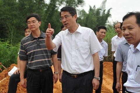 减淹人口_湖南安化小淹镇人相片(2)
